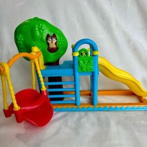 Vintage 2004 Mattel Dora the Explorer Dollhouse Treehouse Playground Set
